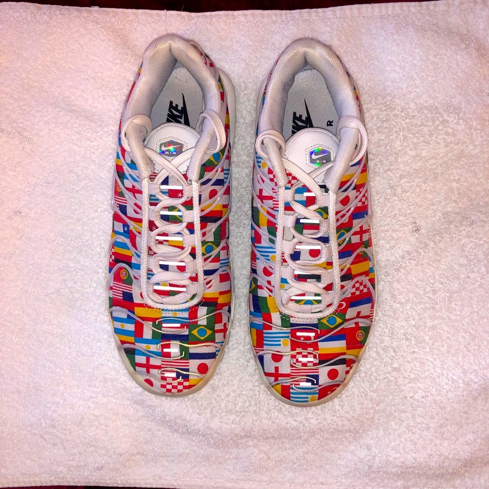 air max plus international flag